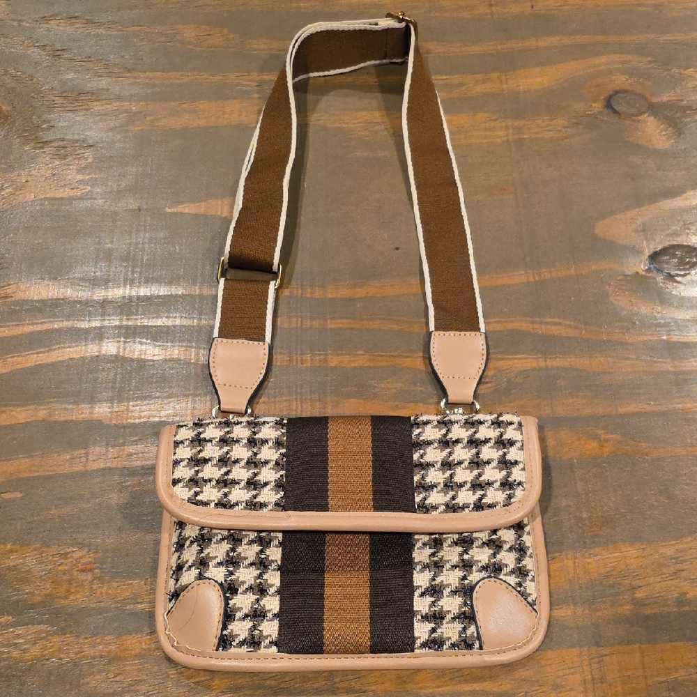 Chic Houndstooth Crossbody Bag with Tan Accents